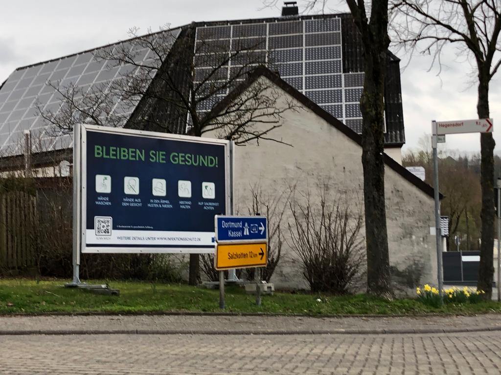 Das Wesentliche im Umgang mit der Corona-Infektion ist die Hygiene!

Wir haben unsere Plakatwände genutzt, um auf die Wichtigkeit dieses Themas hinzuweisen.
Damit Sie sich selbst und andere schützen können.