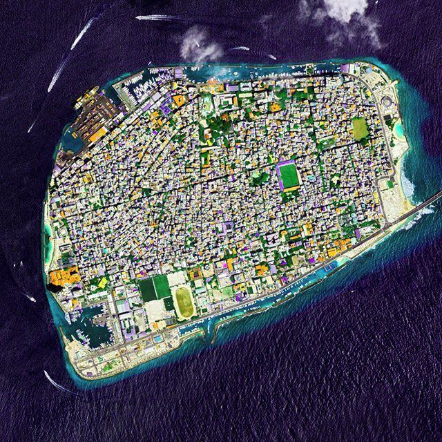 EarthOverhead tweet picture