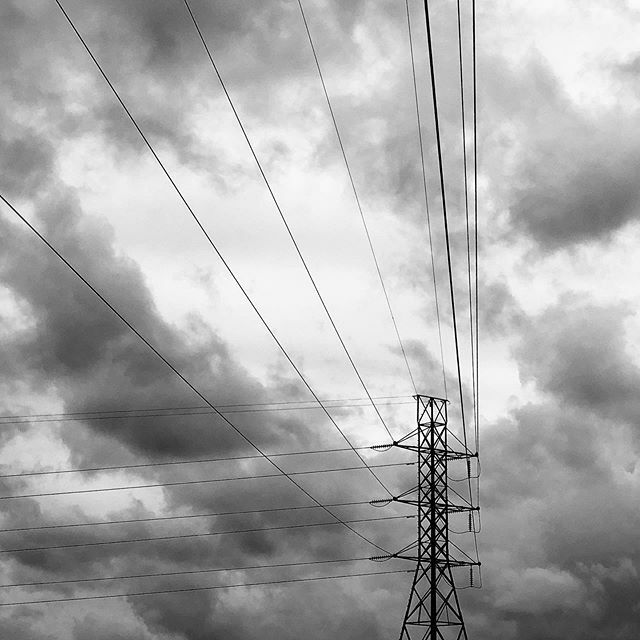 GregUrbanyi's tweet photo. Daily Drop #storm #shotoniphone #iphonography #blackandwhite #cbus #columbusohio #centralohio #clouds https://t.co/GdtYsrcF5c