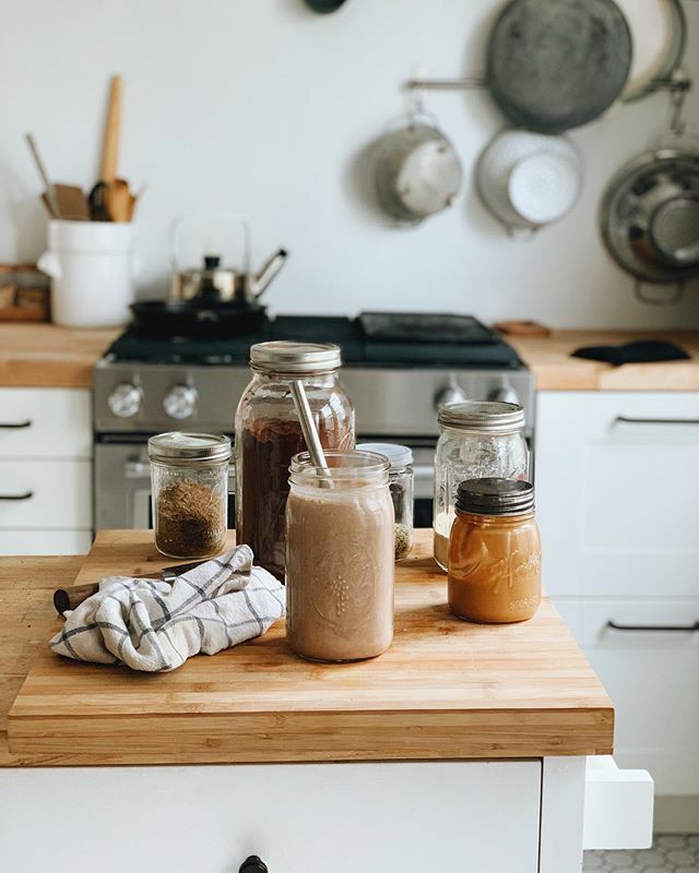 breakfast this morning is my go-to smoothie:
🥛 2 cups soy milk
🍌 1 frozen banana
✨ 1 scoop protein powder (i’ve been using <a href="/bobsredmill/">Bob's Red Mill</a> vegan vanilla, it’s ok but nothing amazing)
🍫 1 tbsp dutch process cocoa powder
🥜 1 tbsp peanut butter
🍂 1 tbsp hemp hearts
🌾 1 tbsp gr…