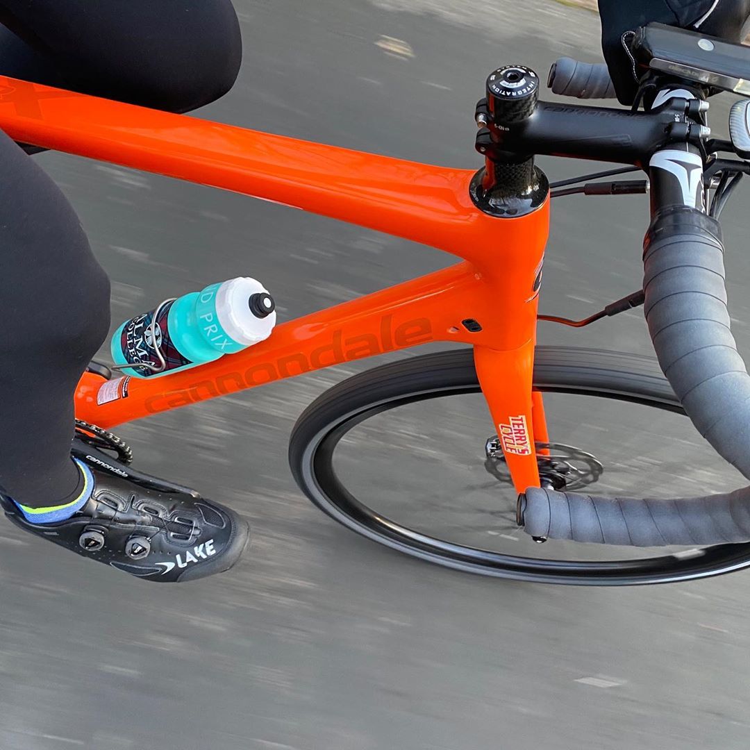 TheESIGrips's tweet photo. Repost from @TheAlmaGP featuring #ESIgrips #RCTwrap
*
*
For now, ride solo, friends. And when you do, support our partners like @esigrips, terryscycle , @almacollege, and @LakeCycling! https://t.co/bjs7hhLRv0