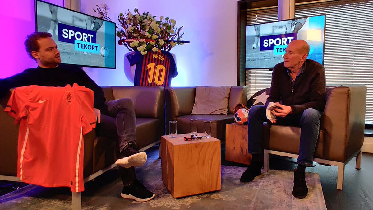 Don't forget! Zo dadelijk om 18.00 uur zitten wij, @wytsevdgoot en <a href="/johnvvl1/">john van vliet</a>, er klaar voor om jou je dagelijkse portie sportupdates te geven. Zo kom je geen #sporttekort #sportnieuws #sportupdate #sportupdates