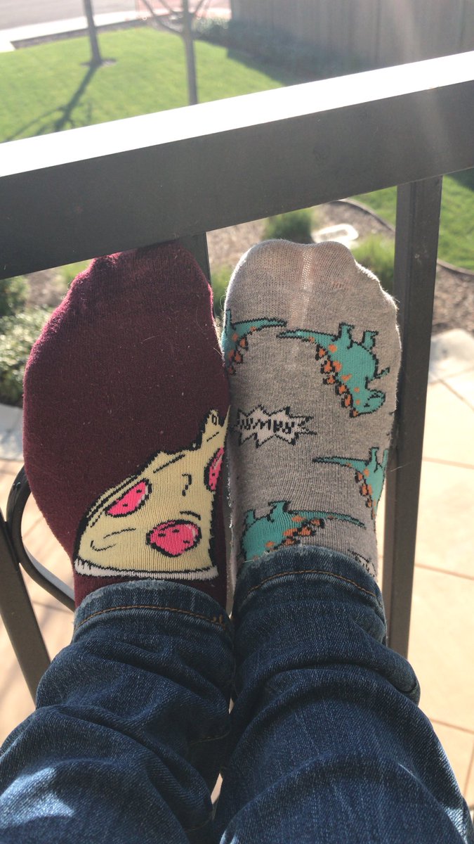 MrsPoolesClass_'s tweet photo. Some pizza and dinosaurs crazy sock day! #WCS https://t.co/wU5txkb0E9