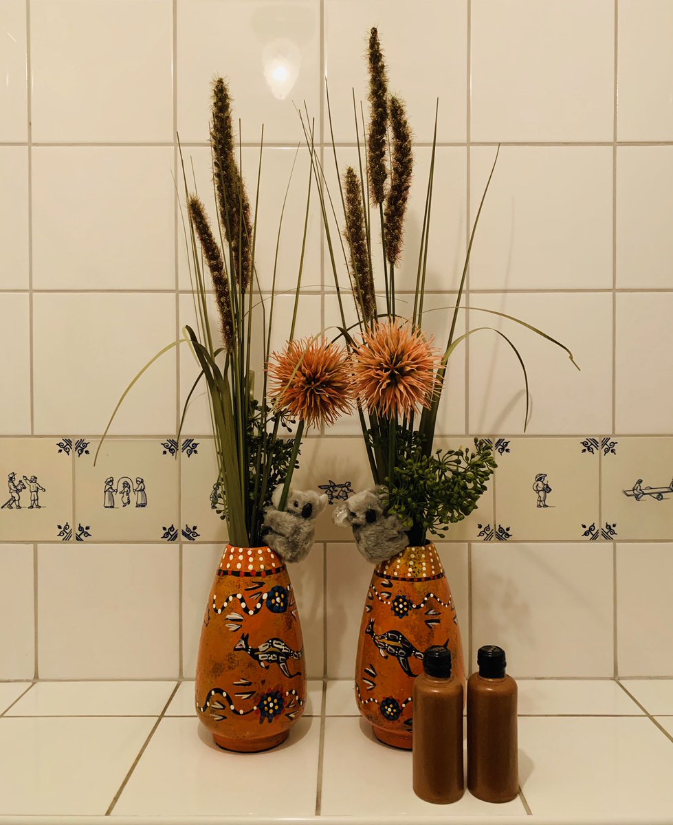 vanoudsdelft's tweet photo. We houden de moed erin net onze nieuwe #toiletstukjes from down under. #2Kruikjes #cafevanoudsdelft #delft #molslaandelft #houdmoed #staysafe https://t.co/dVBNLKV3p1