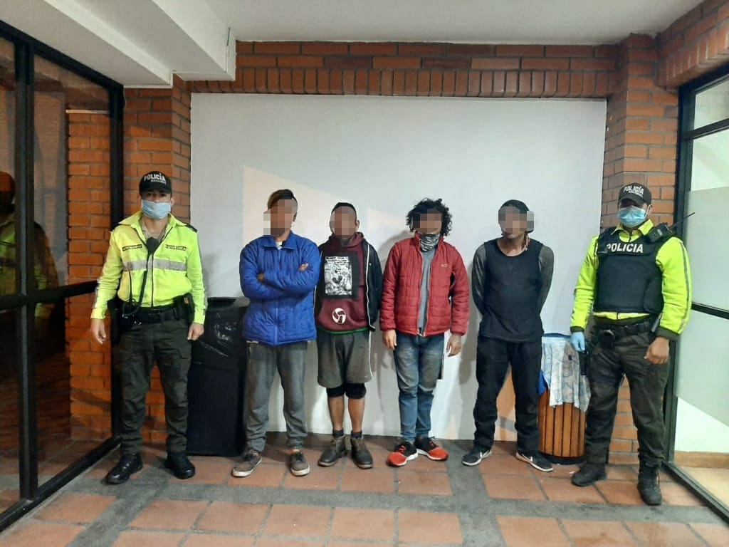 Prisión preventiva para cuatro ciudadanos por incumplir el decreto de toque de queda late.com.ec/2020/03/20/pri…