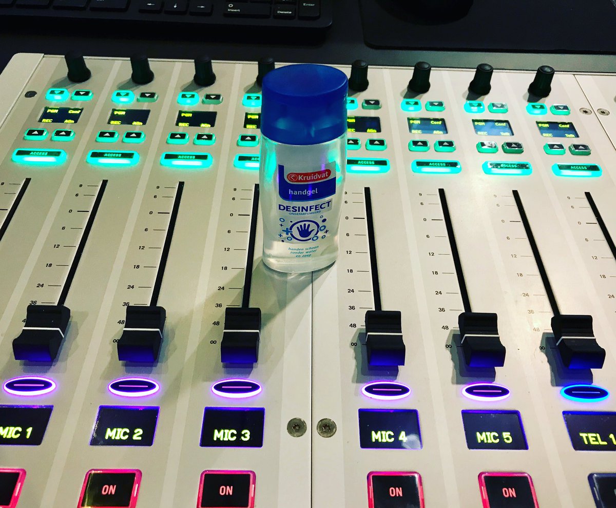 Om 18.00 uur van start. Deze week maar 1 uurtje tot 19.00 uur. Daarna naar de toespraak v d koning luisteren