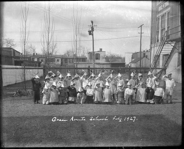 theValentineRVA's tweet photo. Something a little silly for today's #CookCollection post. This image from 1927 depicts students from Grace Arents School in #OregonHill.
More on our Instagram: https://t.co/R4hZ7kHicB @RPS_Schools #RichmondStories
Image: Cook1628, Grace Arents School Group, 1927, Cook Studio https://t.co/UQVeqQy1vn