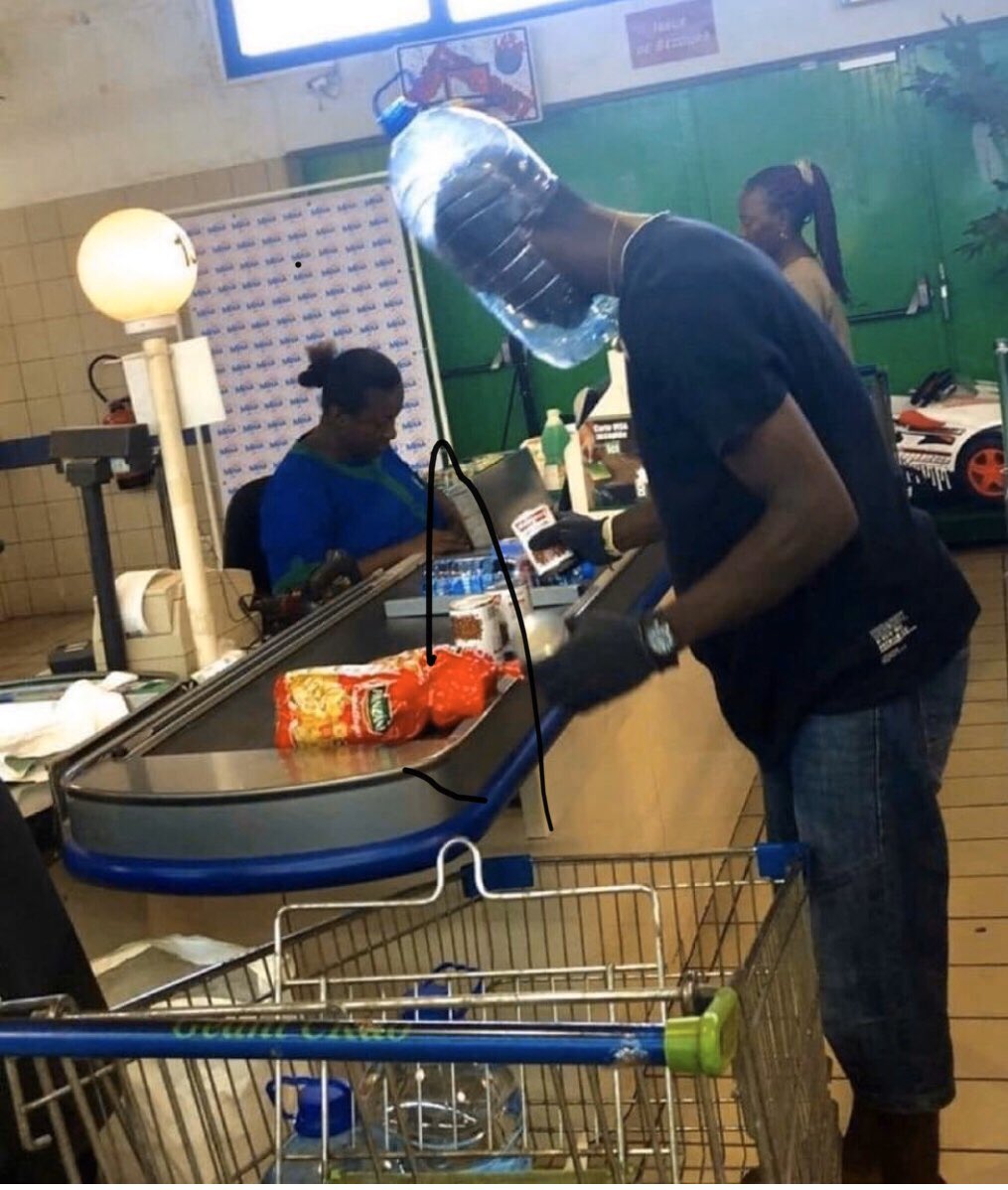 Chelsea_Singh_'s tweet image. I’m DEAD! Now that’s taking the fuukin piss an 8 litre water bottle on his head.... Hahahaha 😂😂😂😂😂
#DIFFERENTLEVELS @AsmTalent