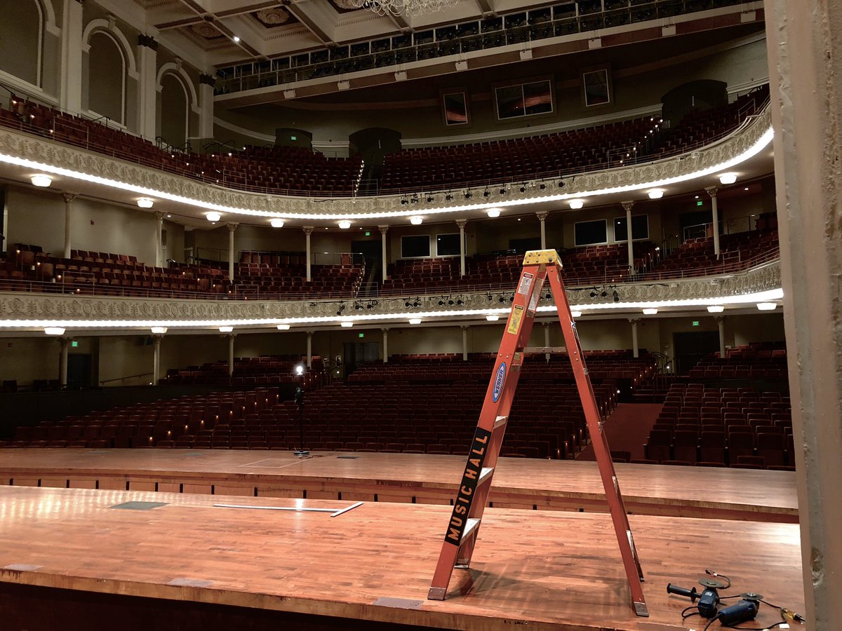 While stopping by at @CincyMusicHall, couldn’t resist pushing open the door to the stage 💔..
But we will come back and once again share the best through music!
With impatience, and patience
😷🌈
@cincysymphony
@CincyMayFest
@CincinnatiPops
@cincinnatiopera
@CincyBallet @ArtsWave