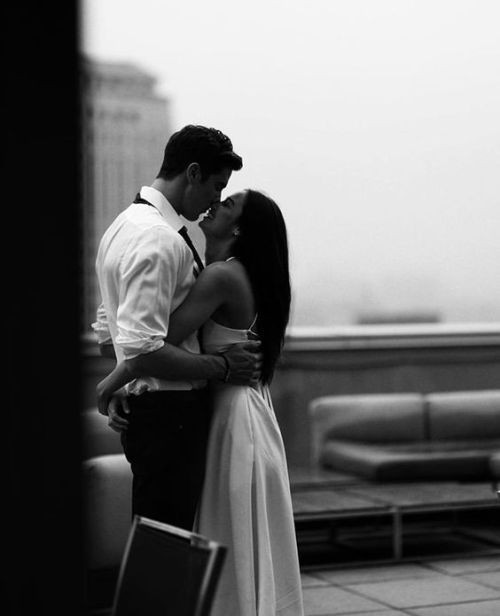 En las buenas y en las malas. A la guerra pero juntos, sin soltarte. No hay más ganas que las que tengo de comerme el mundo a bocados contigo. Me gustas y te quiero tanto  pero tanto tanto...

<a href="/WxlliamC/">William.</a>