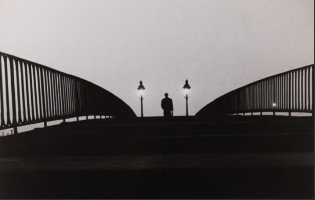Léon Claude VénéziaHomme sur une ancienne passerelle sur le canal de l'Ourcq au niveau du passage de FlandreParis, XIXème arr., c. 1968