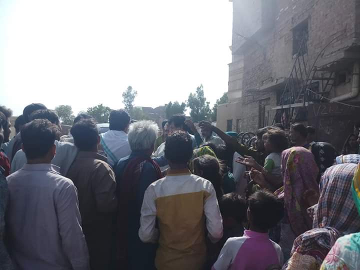 lalaRehmankhat1's tweet photo. #Hyderabad
Today PPP MPA Abdul Jabbar Khan Distributes Corona Antivirus Soap Packets in #UC89 #PS64 as a Chief Guest & Started Door to Door Crona Virus Avareness Campaign in Small Town & Villages in District Hyderabad #PS64.
Program arrange by Abdul Rasheed Khan & his Team. https://t.co/yURsdjR07k