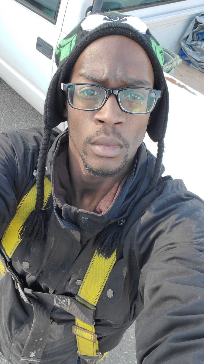 DBG_HYENA's tweet photo. DRY WHITE STUFF on my face first thing in the morning. So this is the perspective of a hooker. White stuff on you for little pay. Roofing try outs are going! Pray for me yall. #grind #workhard #Dbg #multip https://t.co/u5Kok1ffoS