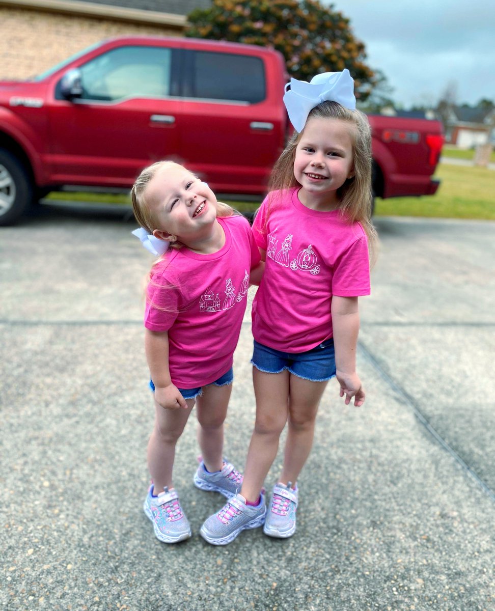 EagleEyeDothan's tweet image. Cheesin' 'cause it's Friday 😁 and 'cause of how adorable their matching @honey_bee_tees are! 🐝

📸: @jdanielle57

#honeybeetees #matching #sisters #twinning #kidsclothes #kidswithstyle #shopsmall #shoplocal #shopeeo
