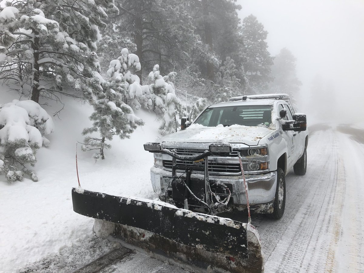 JCOSRangerNeil's tweet photo. Snow removal operations today in @JeffcoOpenSpace. Please exercise caution due to low visibility and plows clearing parking areas. Be safe and be prepared. https://t.co/NAKuyPdTDJ