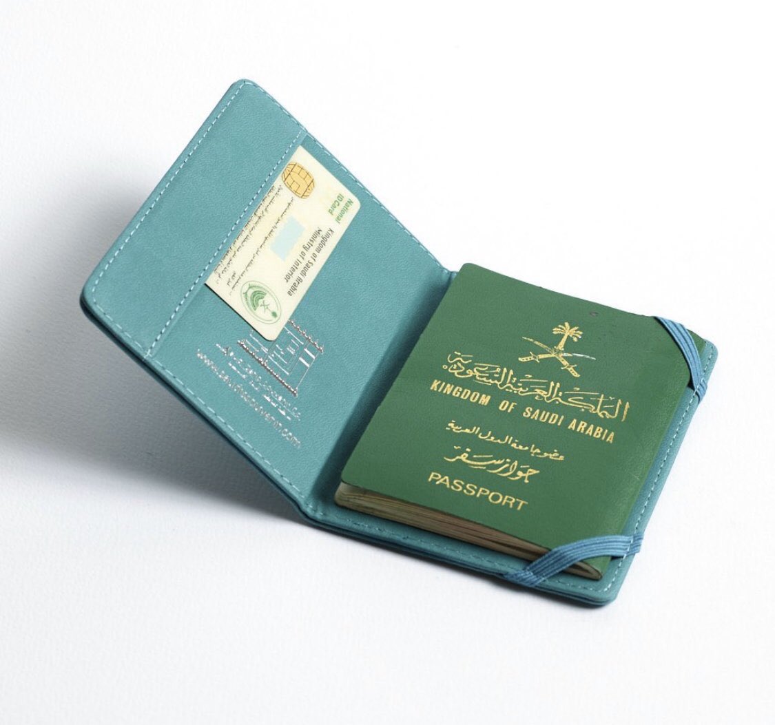 SaudiUK's tweet image. أُثبت للعالم أجمع أن حامل الجواز السعودي محفوظ الكرامة ومقدّر من حكام هذه البلاد حفظهم الله ورعاهم ،من خلال الخدمات الجليلة والعظيمة التي تقدمها السفارات السعودية في العالم .

دام عزك يا بلادي 🇸🇦❤️
و #شكراً_للوطن 

#السعودية_العظمى 
@Adhwan 
@fayez_malki 
@AzzamAlDakhil