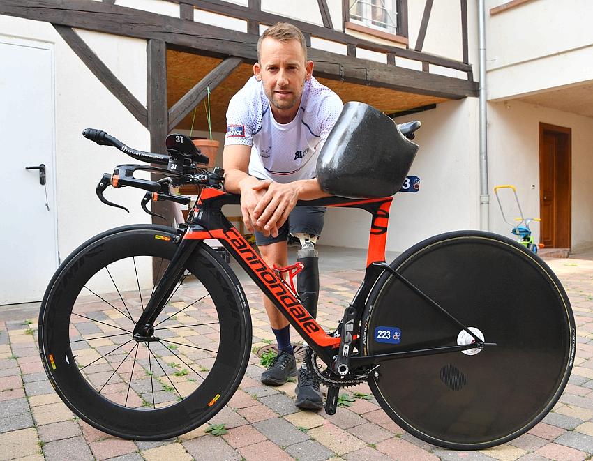 🏊‍♂️🚴‍♂️🏃‍♂️ Champion du monde de paratriathlon, <a href="/RibsteinJ/">Jules RIBSTEIN</a> adapte sa pratique sportive à la crise sanitaire, en remplaçant notamment ses sorties en vélo par des séances de home-trainer ➡️ c.dna.fr/sport/2020/03/… 📸 Michel Frison