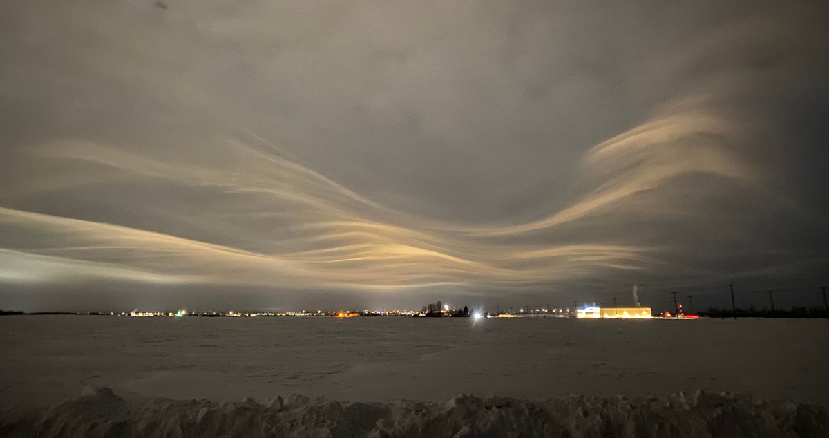 RCMPAlberta's tweet photo. Our jobs require us to be out and about at all hours of the day which gives us opportunities, like this, to see interesting landscapes we might have never seen in a different career. This sky was captured by an officer in #Morinville last month. #WhereWeWork https://t.co/K84EdUabDK