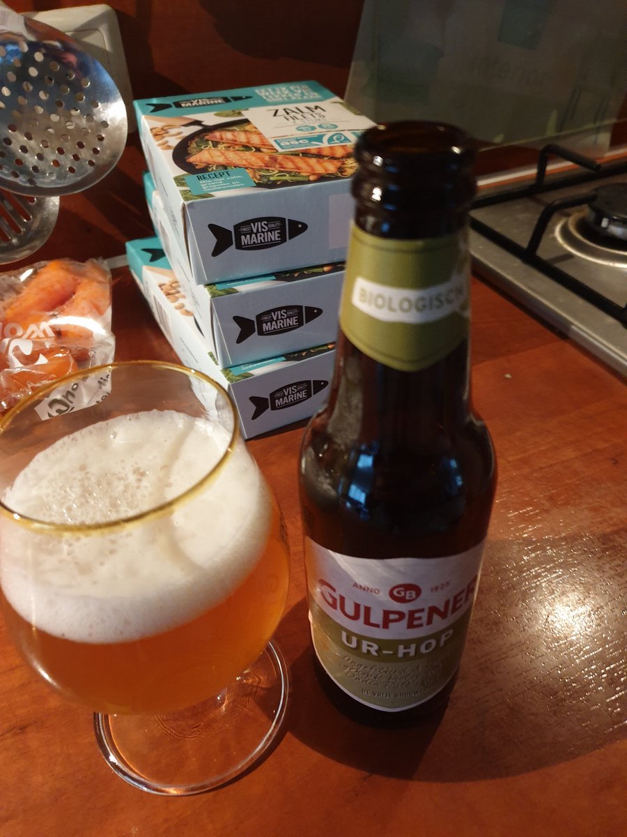 Martin1960's tweet photo. Het weekend inluiden met - alweer - een bijzonder biertje uit de #Gulpener brouwerij: #UrHop 😎 https://t.co/DBwXGAZDhf