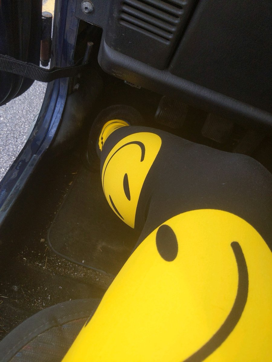 ths_miss's tweet photo. I skipped jeans day in favor of happy pants day https://t.co/ThEnUObIy4