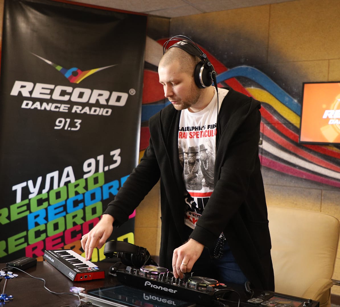 Rubea_Stella's tweet photo. Great thanks to the @radiorecordtula for a positive and good hosting! I hope we will meet again! Never be afraid all the scared things of the world. Just listen trance music!
#recordradio #recordradiotula #rubeastella #trance #tramcefamily #uplifting #progressive #psy #energy #dj https://t.co/HHHjWm2F3N