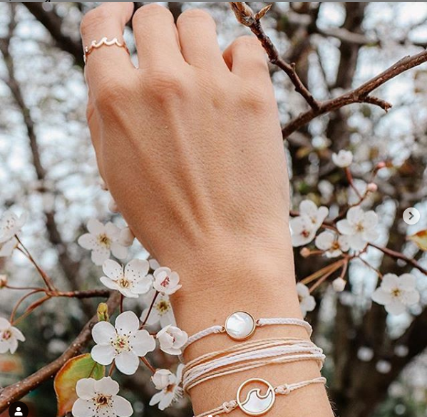 galaxylover1998's tweet photo. No rain, no flowers 🌧🌷✨ Share your favorite positive quote in the comments below! 👇link in bio!! Use my code “CHELSIEGAINEY21” at checkout for 20% off of ur order.
#puravidabracelets #pvbracelets #pvrings #jewelry #bracelets #ring #fashion #fashiondaily #discount #amazinggift https://t.co/KX0HAZvwyQ