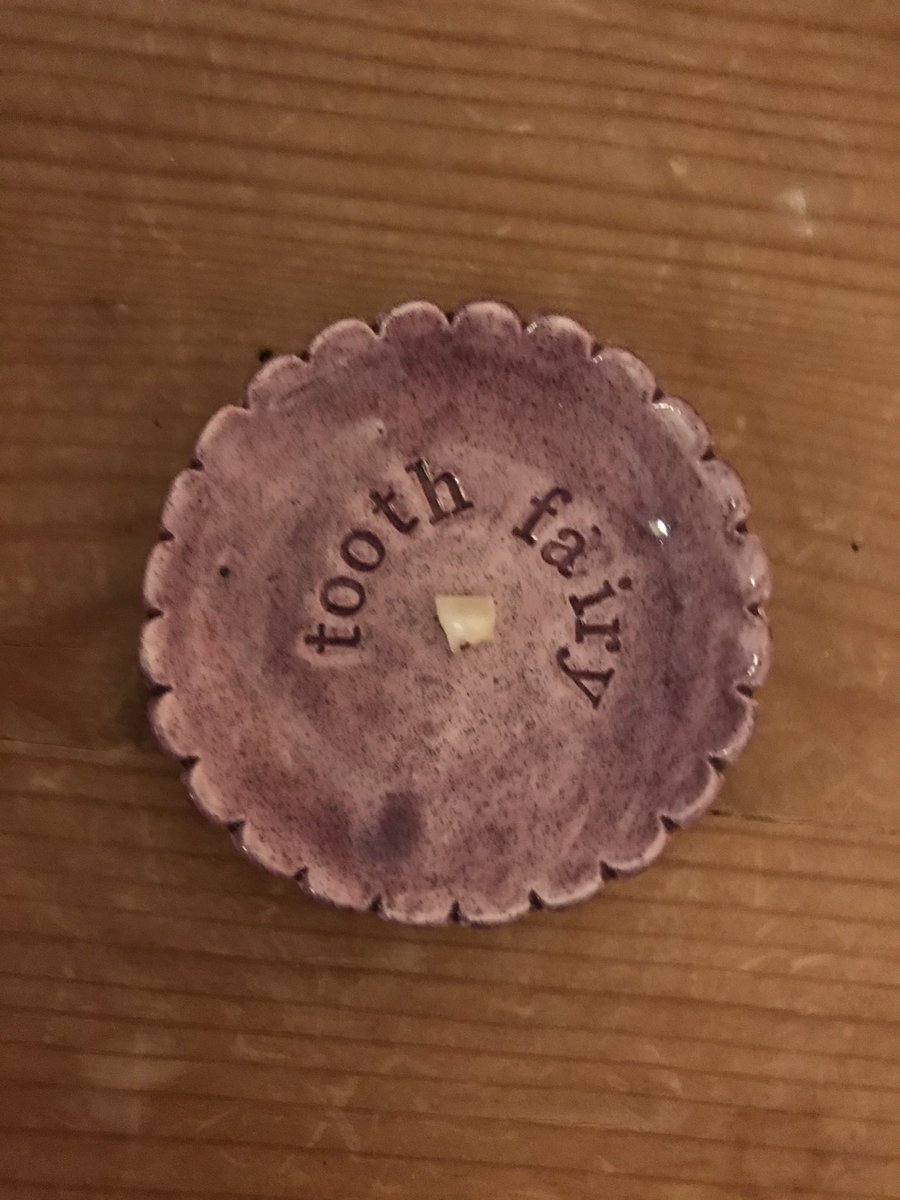 samanthahorwill's tweet image. Some things are carrying on as usual. #fronttooth