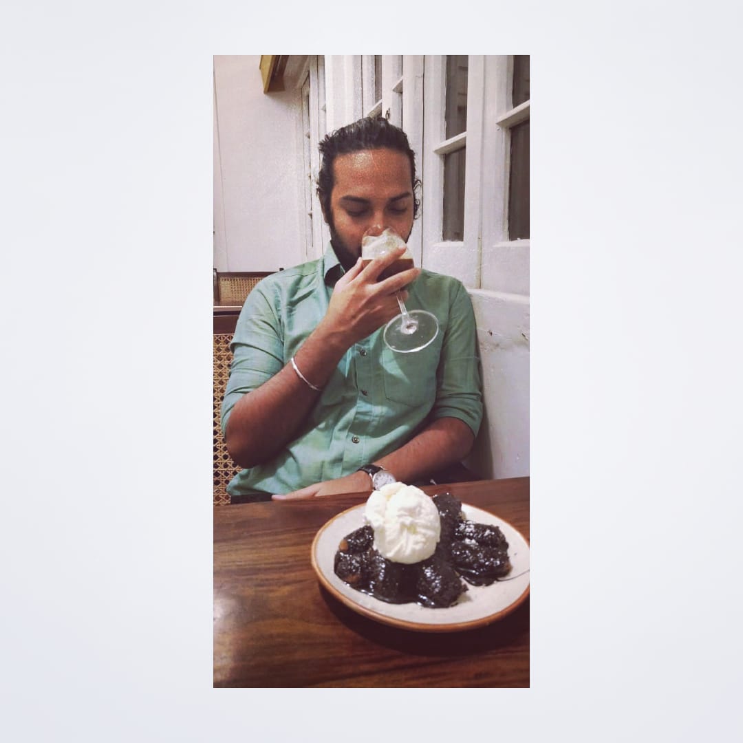 koushikodishi's tweet photo. Food is our common ground
#food #roasterycafe #kolkata #coffee #brownieshake #littledemon #lovedones #qualitytime #instahungry #foodforlife #foodforgoodmood #cafe #love #roasterycoffeehouse #goodfood #evening #dancer #dancerslife #gariahat #cityofjoy #favourites #happysouls https://t.co/Q3b83aJBf8
