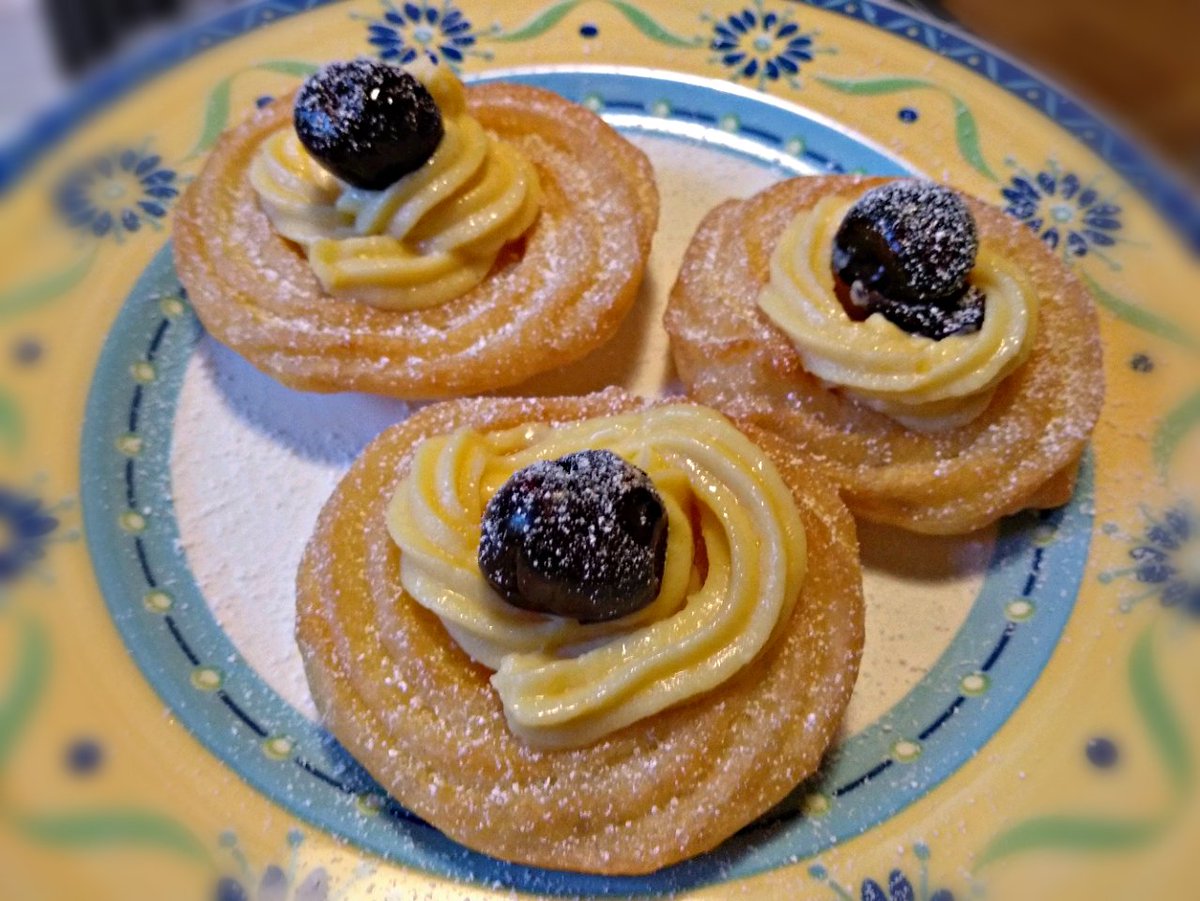 mailditesta's tweet photo. #Foodinvasions 
Zeppole di San Giuseppe
@insopportabile https://t.co/2zGoHn5dcz