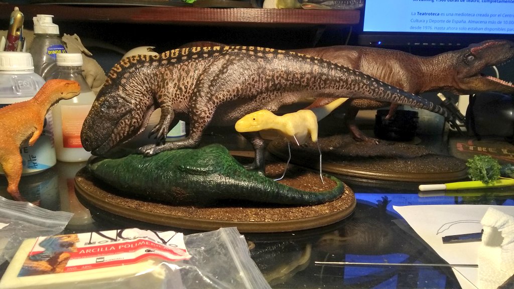 dinoesculturas's tweet photo. Má, me das un poquito? / Mom, can I have some? #Mapusaurus #Argentinosaurus #Aucasaurus #Giganotosaurus #argentina🇦🇷 #patagonia #cretaceous #cretacico https://t.co/1Wd5THBSev