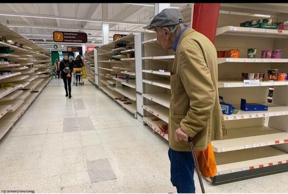 samanthatoonfan's tweet photo. At the the going down of the sun ,We shall remember them.
But the ones who survived and fought for our freedom ,shall suffer not  from the enemies of war , but from the ones they fought so hard to save.
Hang your heads in shame you greedy hoarding bastards 😞 😞 😞 https://t.co/f5n29vexkQ