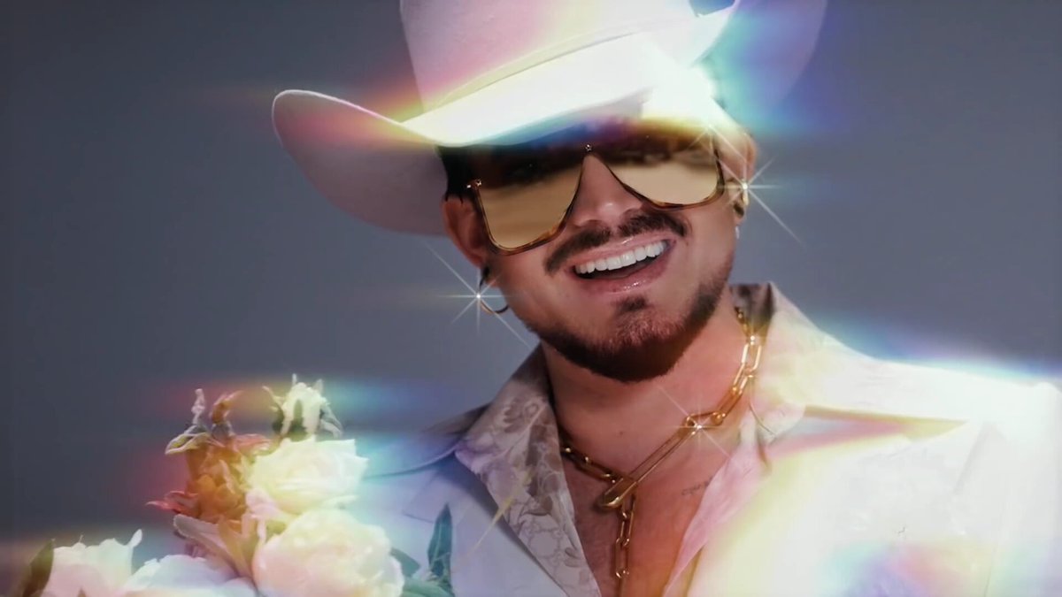 500 screencaps of Adam's new music video "Velvet" here: imagebam.com/gallery/qcrxh9… 
Check out the music video if you haven't already!  youtube.com/watch?v=E53PkT…
#VelvetAdamLambert #AdamLambert #Velvet