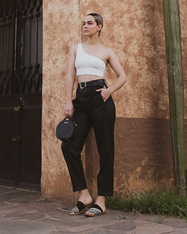 MajorTrendBlog's tweet photo. Fingiendo que salimos aunque sea a la puerta de nuestra casa... Pero sin perder el estilo en nuestras sandalias más cómodas de la temporada.
Da click en la foto y ve por las tuyas con ENVÍO GRATIS (cod: 40NA)✨📦🖤 #QuedateEnCasa https://t.co/r2TXTdOXo2 https://t.co/BLQWgv2b9e