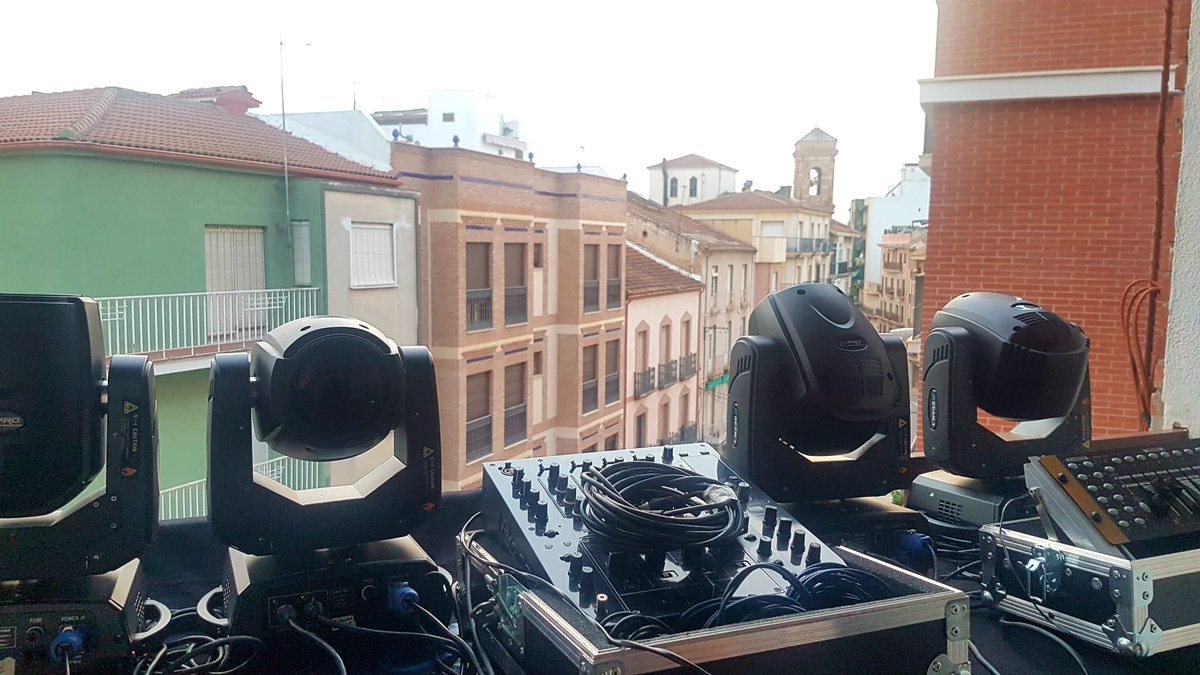 jonaltunaocamic's tweet photo. Mi compi @Grevi_Dj  preparando para amenizar al barrio. Grande. https://t.co/rCJNOsmZ0N