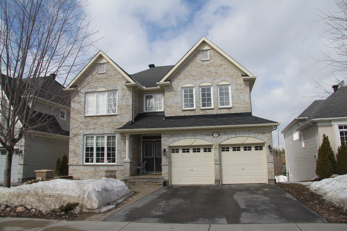 Check out this home! Absolutely gorgeous 4 bedroom and 5 bathroom home located on a quiet crescent and backing onto Elwer trail (no rear neighbours) in sought after community of Stittsville. Over $100,000 in quality renovations in .. carolyn-bradley.cb1.so/vpg62w