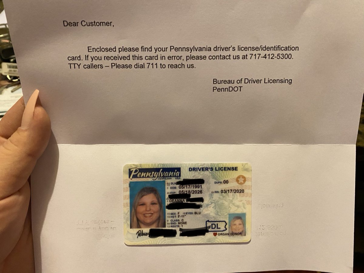 LadyFirstdown's tweet photo. Really? I paid $60 for a gold star! There is literally no other difference. #FraudID #RealIDMyAss https://t.co/459aPZW9kL