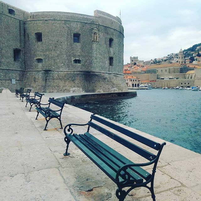 InitiaticV's tweet photo. #UnJourUnLieu au menu de ce quatrième jour de confinement, une visite de #dubrovnik en #croatie
Sa devise est "non bene pro toto libertas venditur auro" soit la liberté ne se vend pas même pour tout l'or du Monde
#initiaticvoyage #confinementJour4 https://t.co/blPwq9Uytt
