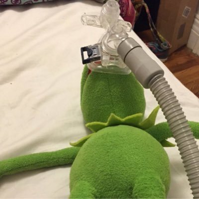 NuriaPeee's tweet image. Patry Jordan mirándome desde la pantalla // Yo en el suelo del comedor