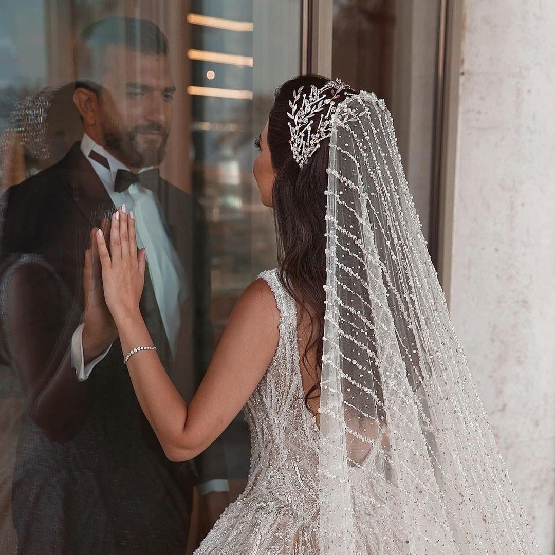 MissToMrsBox's tweet photo. It’s hard to describe in words how much we like staring at such lovely couple shots😘Who wants to recreate this photo?😍

Dress @walidshehabhautecouture 
Hair @husseinsafwann 
Makeup @ahmadahmadartist 
Ph @saidmhamadofficial 

#couplegoals  #weddingcouple https://t.co/6cGch81W9d