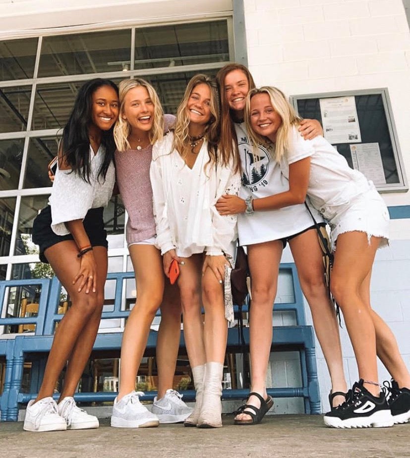 We love being home to good memories and good friends! Queso just has a way of bringing people together 😉📷 @makayla.w