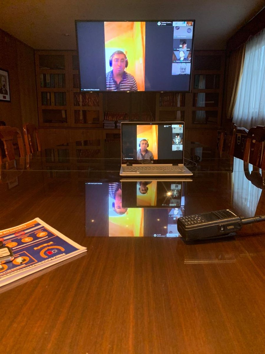 Bomberos_Osorno's tweet photo. 20:00 hrs. Comandancia del Cuerpo de Bomberos de Osorno, realiza reunión con sus 8 capitanes, tomando las medidas de acuerdo a la contingencia que nos afecta. #quedateEnTuCasa #AyudanosAAyudar https://t.co/wlj9EIJFrs