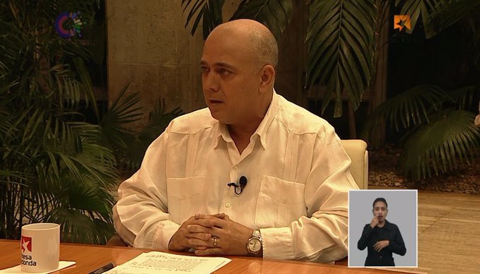 HiliaB's tweet photo. Al evaluar el enfrentamiento dado en Cuba a la COVID-19 en Cuba, el vice primer ministro Roberto Morales Ojeda dijo que se ha actuado con mucha disciplina y percepción del riesgo, la principal fortaleza de nuestro sistema de salud está en sus médicos y enfermera.
@MINSAPCuba https://t.co/acksQuZdQD