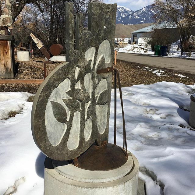 FullEcology's tweet image. Signs of spring in Bozeman, Montana. Thanks to Zak the sculptor who lives in this house! #almostspring #almostspringtime #yardart #fineartsculpture #bozemanart #zakzakovi #keepitreal #shelterinplace #keepwalking #quietroads #storymillcommunitypark #werea… ift.tt/33C2Q4w