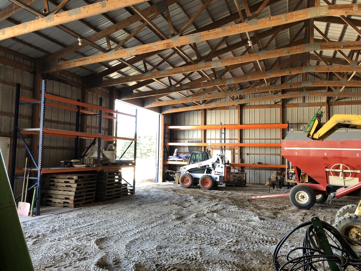 JakeMoest's tweet photo. @MaxROIFarmer Red Barn Racking out of Shipman, IL. Normally have many different sizes available regarding depth, upright height, and beam length https://t.co/rt5O3GhWq4