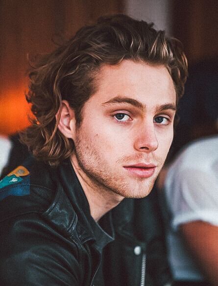 karsaurio's tweet photo. @adrithafangirl @5SOS WILDFLOWER @5SOS #DancingWithAStanger #BestCoverSong #iHeartAwards 

Also, yo debería estar haciendo tarea XDD https://t.co/0EK5Br6Nck