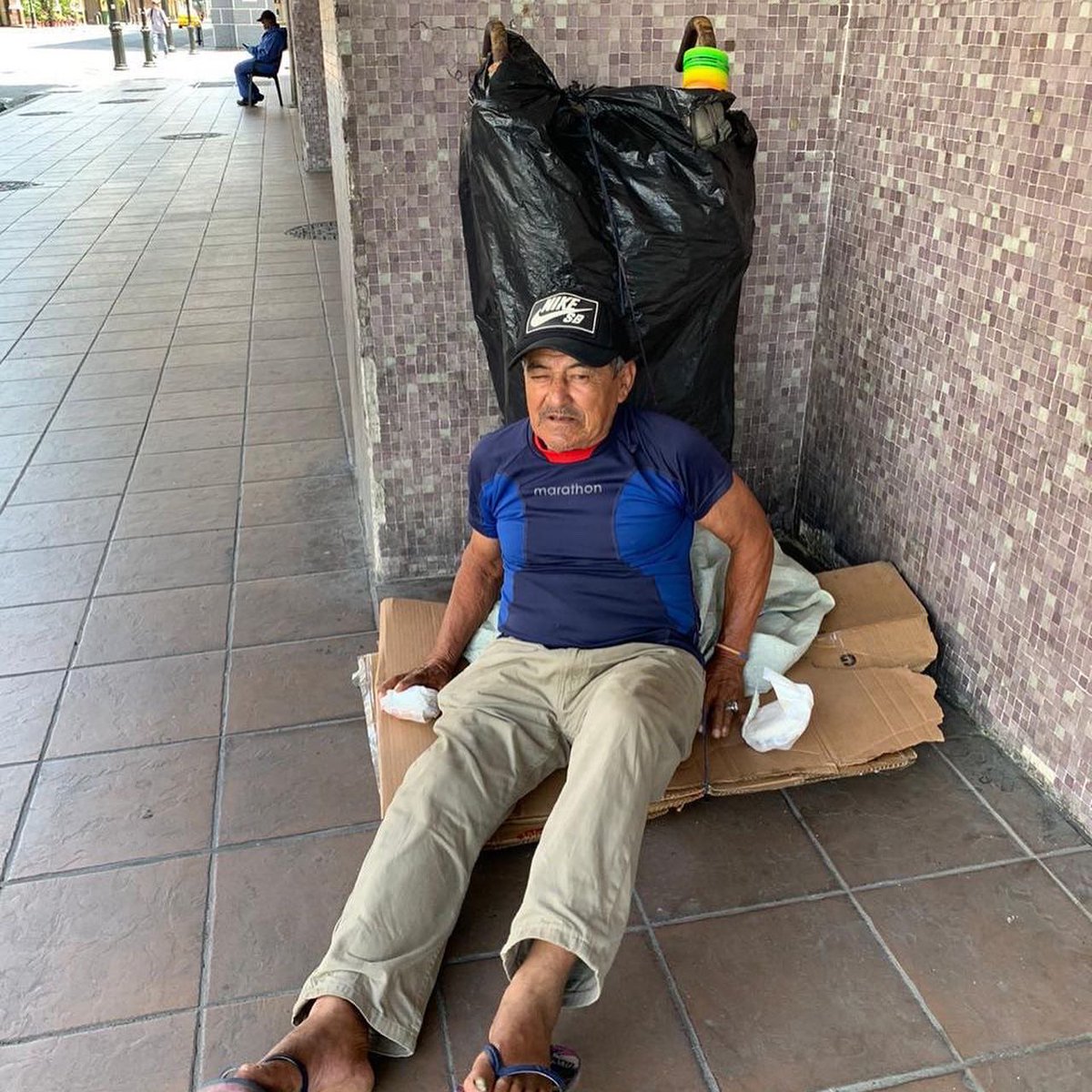 CynthiaViteri6's tweet photo. ¡Hoy llegamos a 200 personas con alimentos en una acción conjunta de la DASE, Mc Donald’s y Pan To Go! https://t.co/n3mmXGJjg4