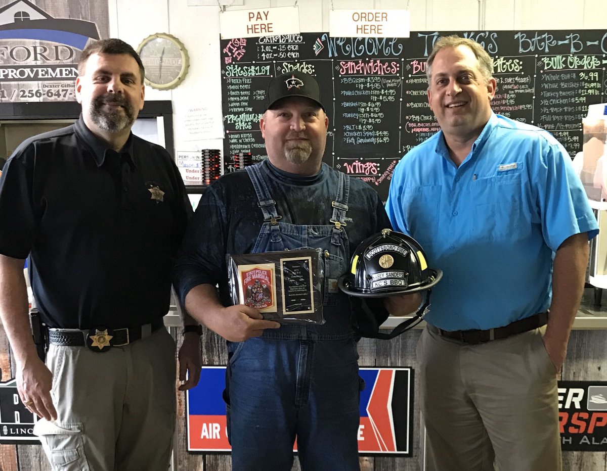 SFD and the SFMO presented KC’s BBQ with a couple pieces of recognition today. KC’s was a huge help during the January Marina Fire and we appreciate them!