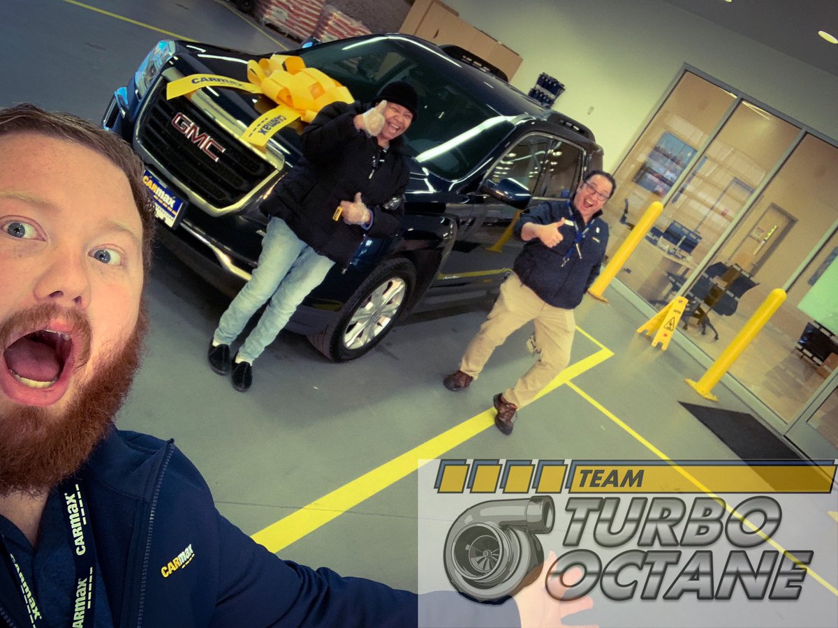 AndrewHuot1's tweet photo. Making memories at the @CarMax in Brooklyn Park. #TTO #Iconic @DCalzone77 https://t.co/6BIcdSLdHg