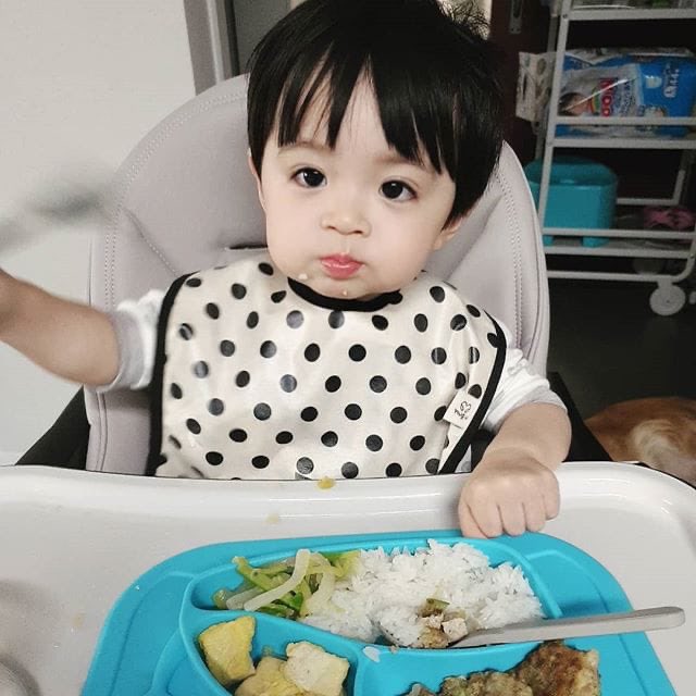 tixramisu's tweet photo. Gak mau disuapin maunya makan sendiri tapi itu kececer semua 😂😍 https://t.co/R13haPVJHb