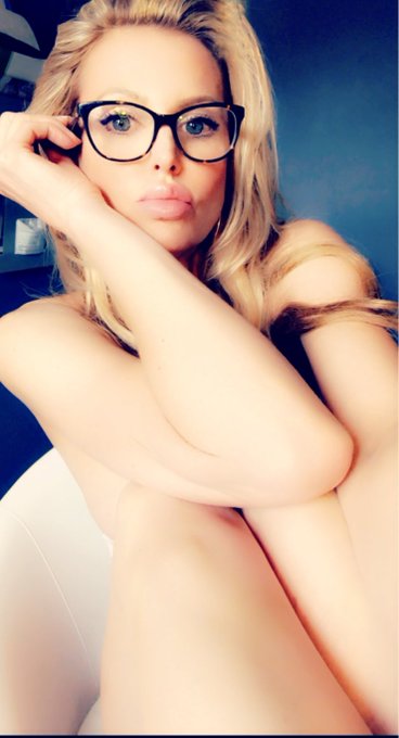 I will be online @camwithher this weekend BUT, I&rsquo;ll be in ghost mode guys..  Just taking one 🔥 pre-arranged<a href="/tag/ass"class="tags"><span>#ass</span></a>